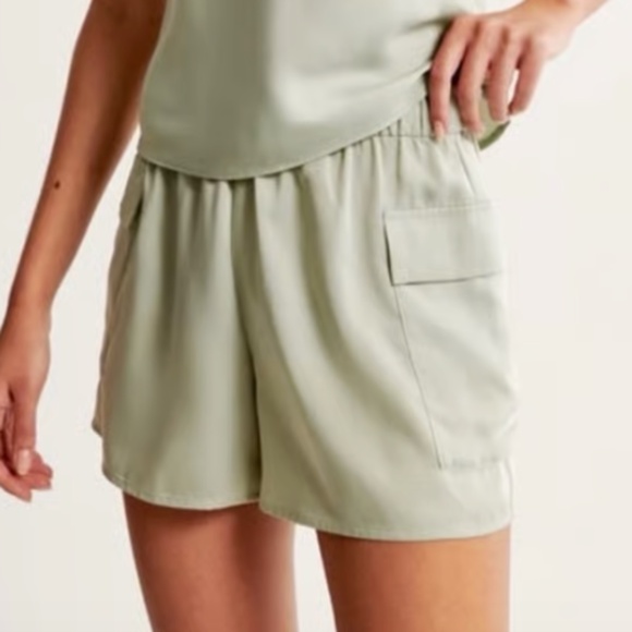 NWT Abercrombie & Fitch Beige Lounge Collection Satin Cargo Shorts (Size S) - Picture 7 of 8